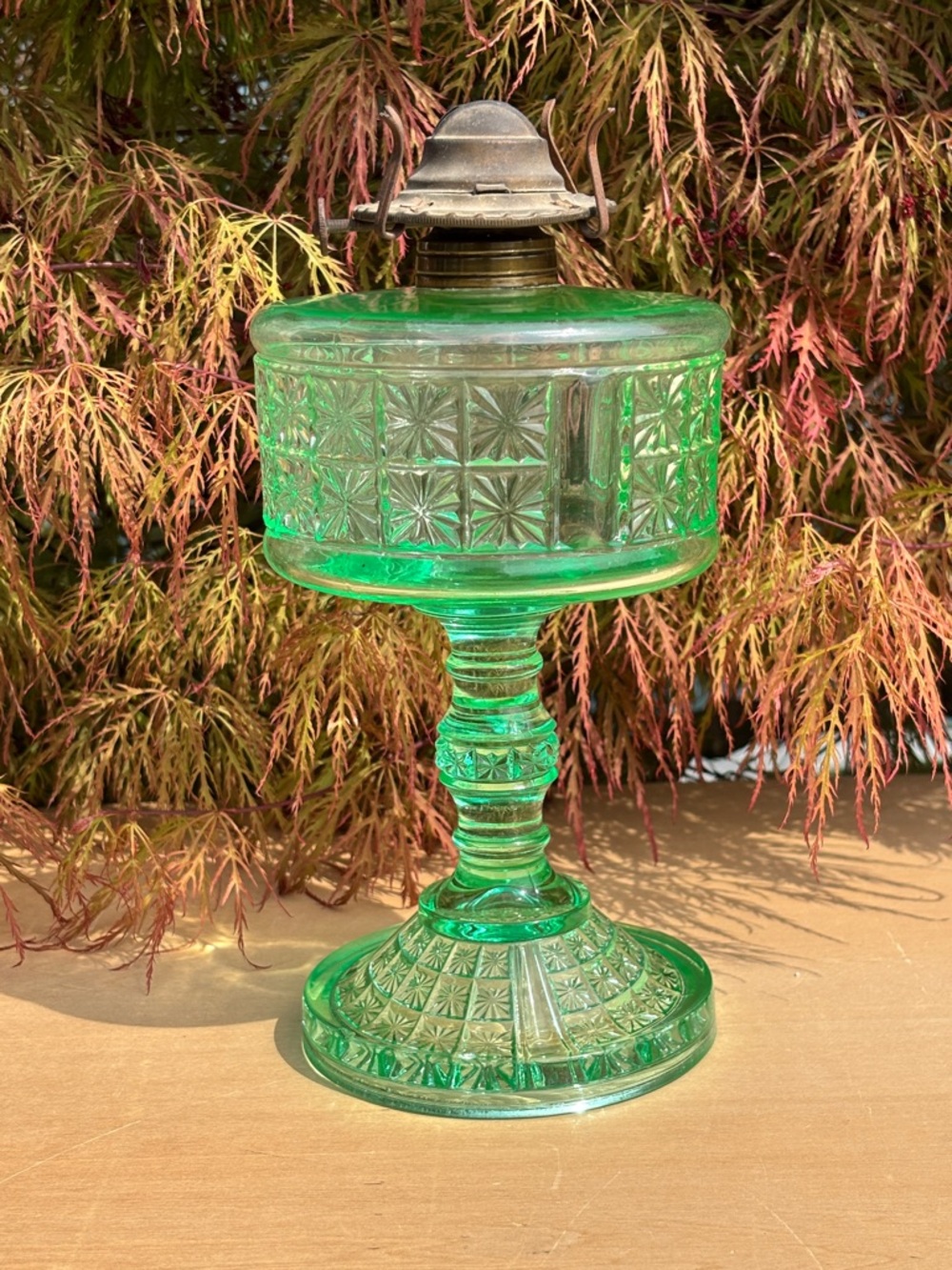 Antique King, Son & Co. No.24 Uranium Oil Lamp - Picture 4 of 12